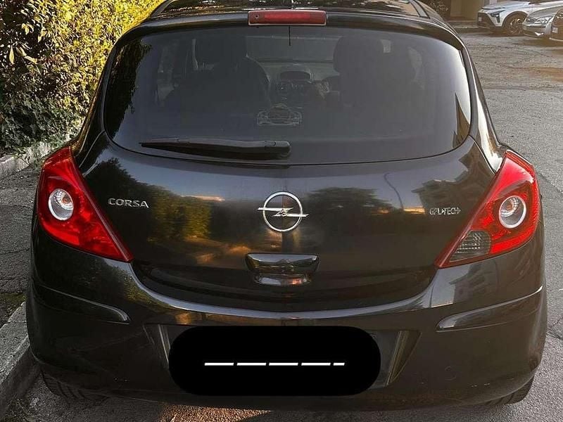 Nero Usata 2010 Opel Corsa Club Tre volumi | 2500 € (Buon prezzo) - Immagine 1/4