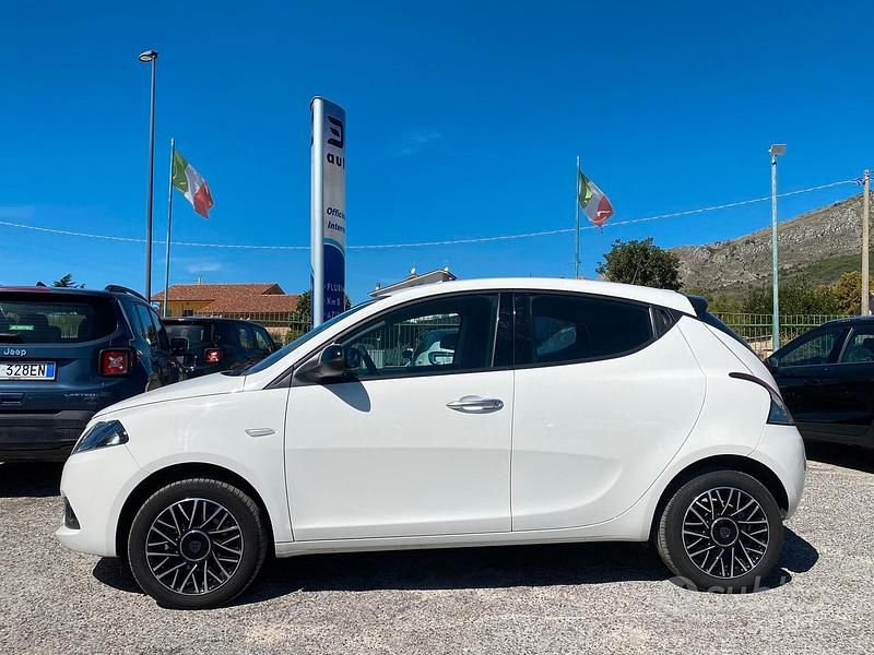 Usata Lancia Ypsilon S 69 CV (50 kW) 2024 Bianco Utilitaria
