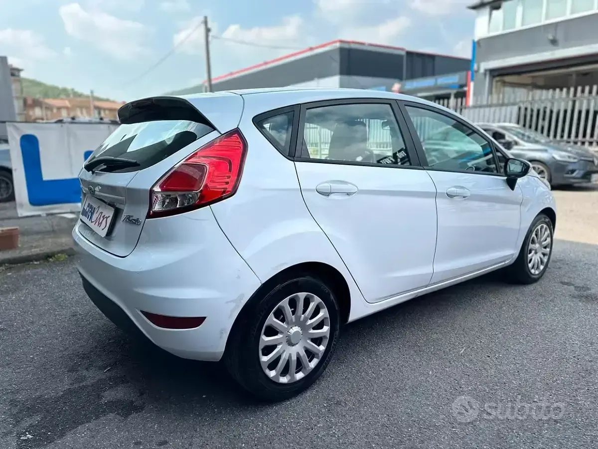 Usata Ford Fiesta Titanium 82 CV (60 kW) 2013 Bianco Berlina