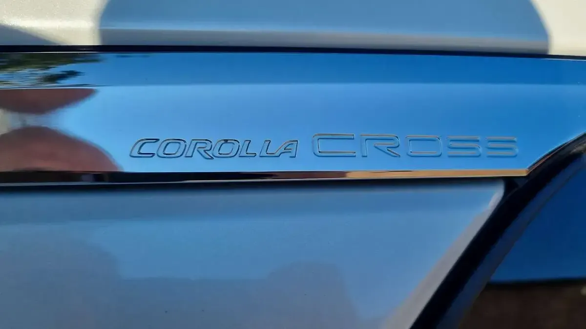 Usata Toyota Corolla Cross Lounge 152 CV (111 kW) 2023 Bianco SUV