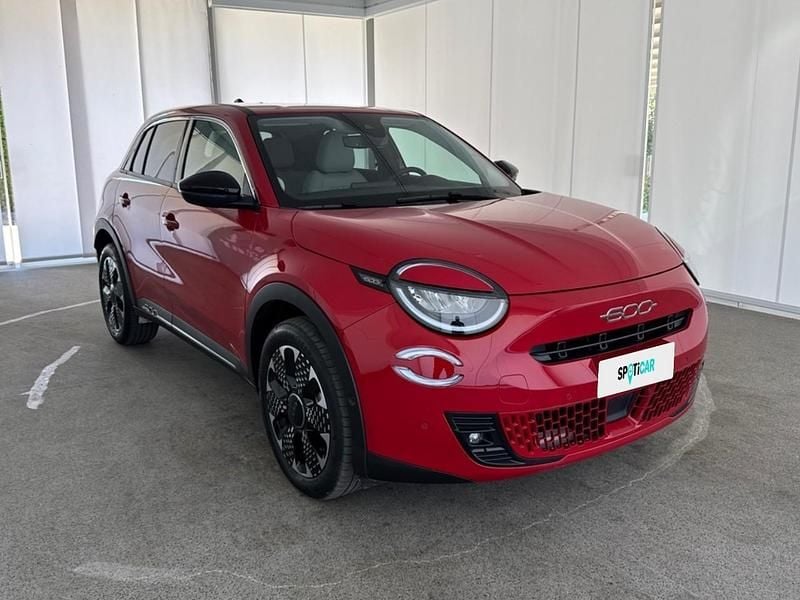 Usata Fiat 600 La Prima 110 CV (80 kW) 2025 Rosso SUV