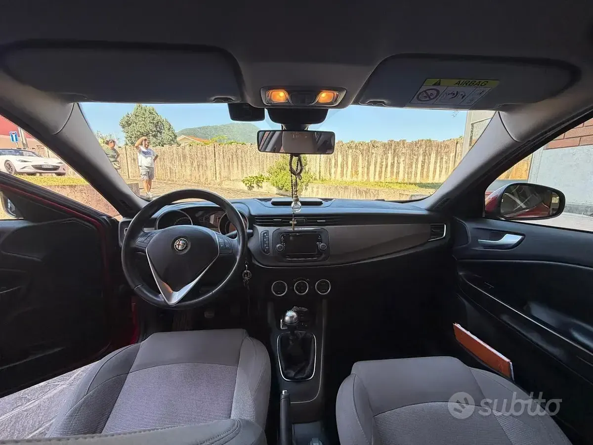 Usata Alfa Romeo Giulietta 105 CV (77 kW) 2015 Rosso Utilitaria