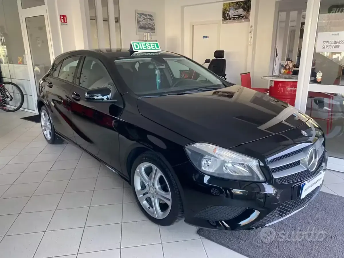 Usata Mercedes A180 Executive 109 CV (80 kW) 2013 Nero Utilitaria