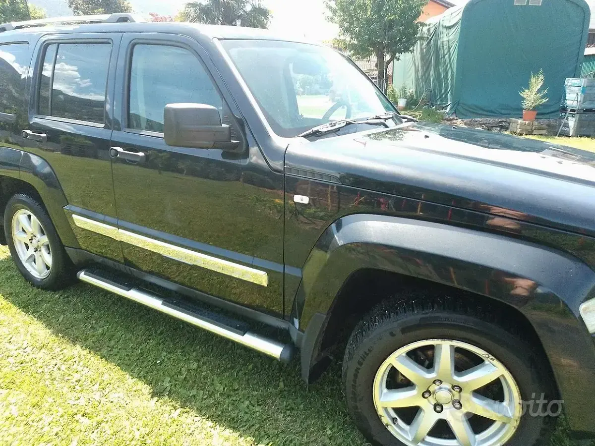 Usata Jeep Cherokee 177 CV (130 kW) 2009 Nero SUV