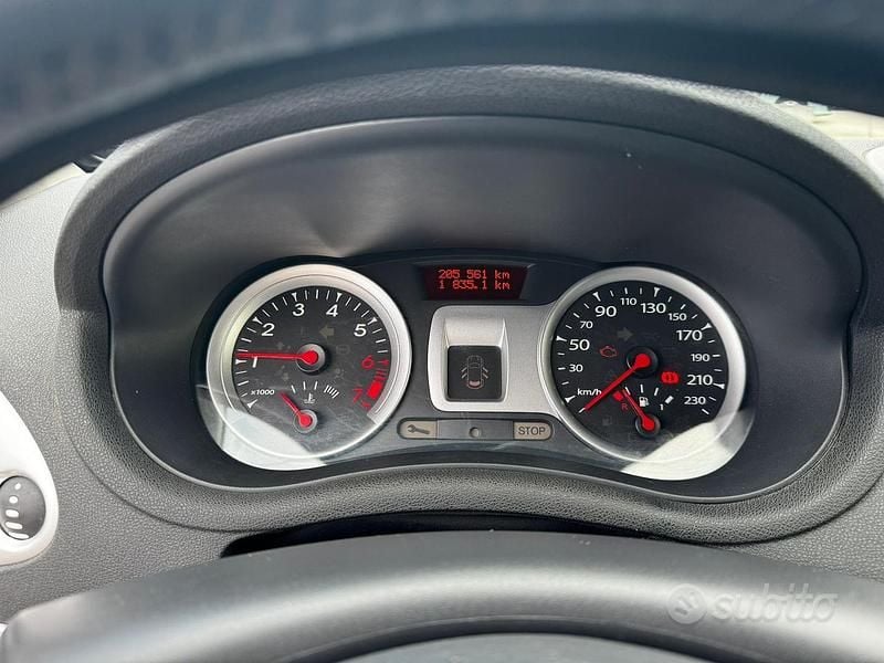 Usata Renault Clio II 75 CV (55 kW) 2009 Berlina