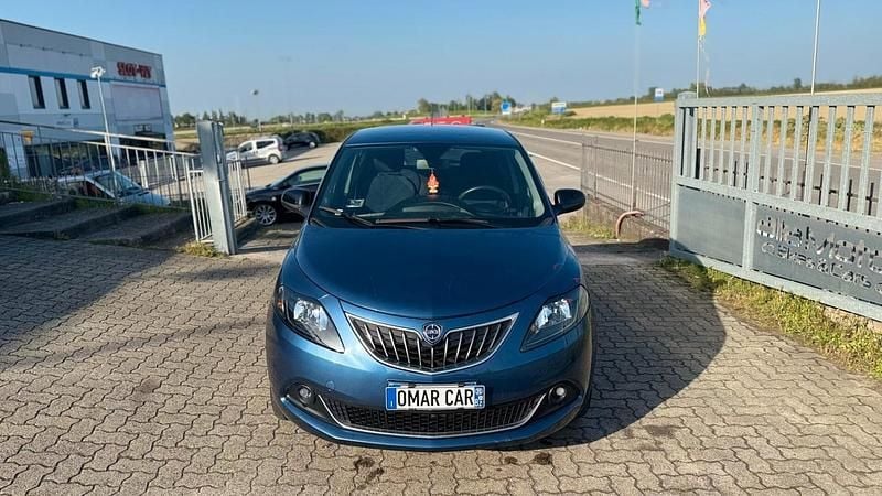 Usata Lancia Ypsilon 69 CV (50 kW) 2022 Blu Utilitaria