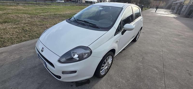 Usata 2012 Fiat Punto Easy Tre volumi | 4300 € (Cara) - Immagine 1/4
