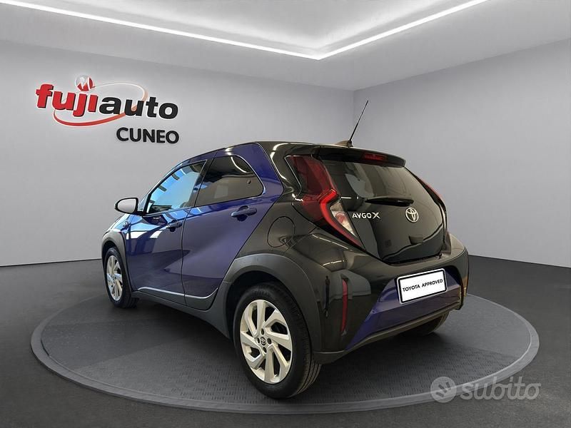 Usata Toyota Aygo X Trend 72 CV (52 kW) 2022 Grigio SUV