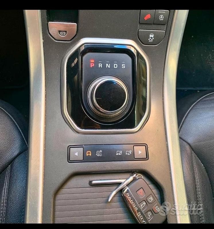 Bianco Usata 2018 Land Rover Range Rover evoque Tre volumi | 16.000 € (Super prezzo) - Immagine 1/4