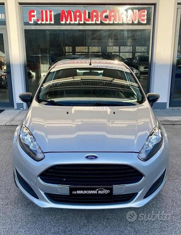 Usata Ford Fiesta 95 CV (69 kW) 2015 Argento Utilitaria