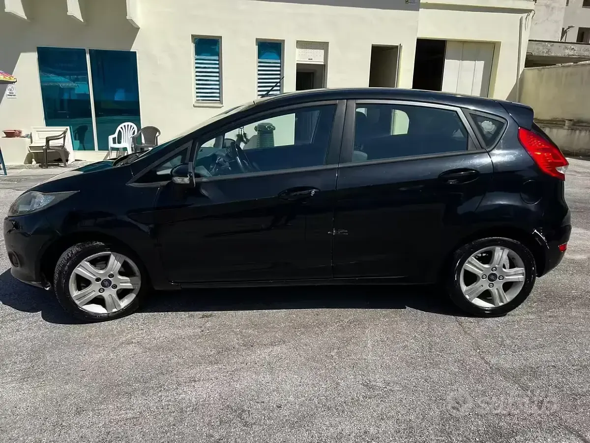 Usata Ford Fiesta 68 CV (50 kW) 2009 Nero Berlina