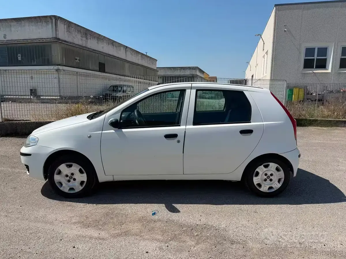 Usata Fiat Punto 60 CV (44 kW) 2006 Bianco Utilitaria