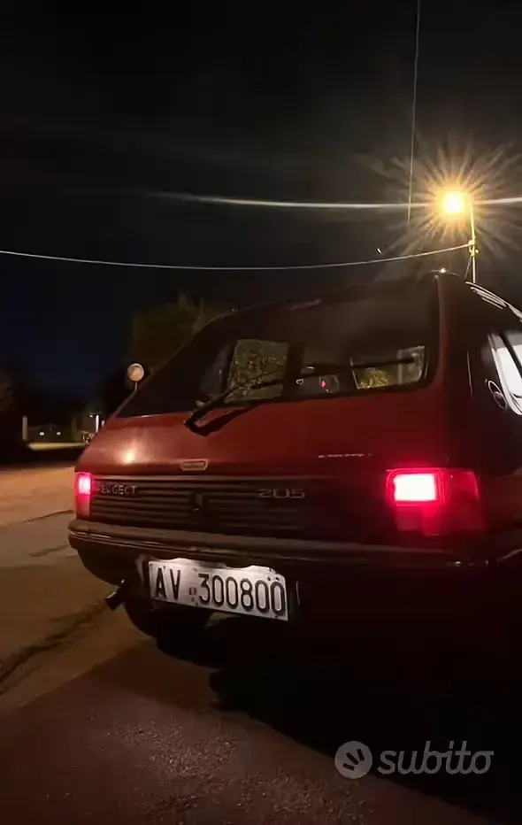 Usata Peugeot 205 44 CV (32 kW) 1988 Rosso Utilitaria