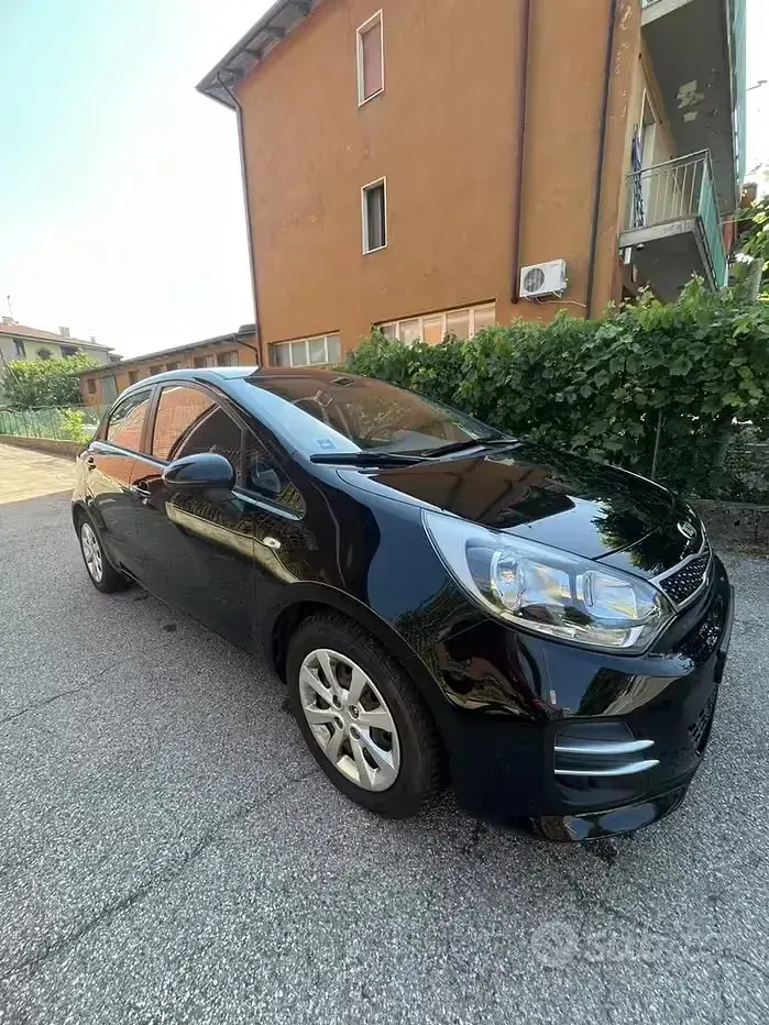 Usata Kia Rio 90 CV (66 kW) 2016 Nero Utilitaria