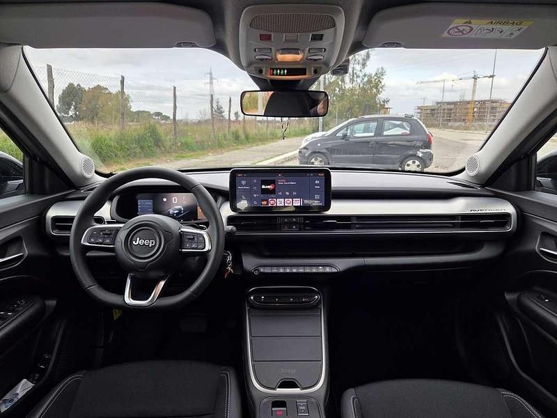 Begagnad Jeep Avenger Altitude 101 HK (74 kW) 2025 SUV