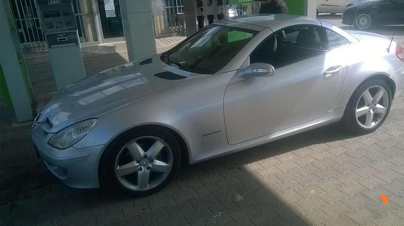 Argento Usata 2005 Mercedes SLK200 Cabrio | 9999 € (Buon prezzo) - Immagine 1/4