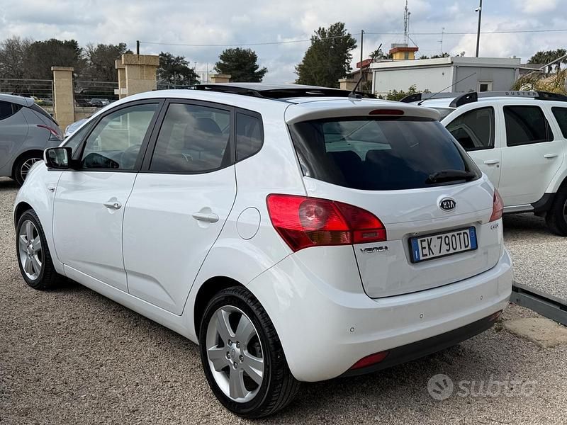 Usata Kia Venga 90 CV (66 kW) 2011 Bianco Utilitaria