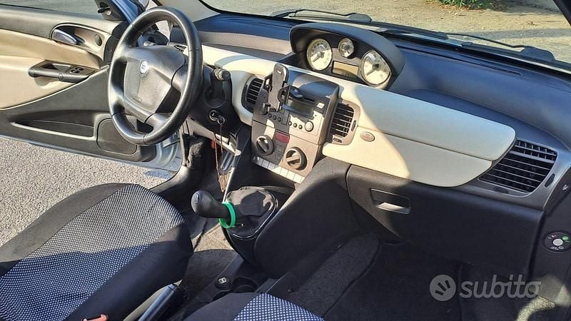 Usata Lancia Ypsilon 2004 Utilitaria