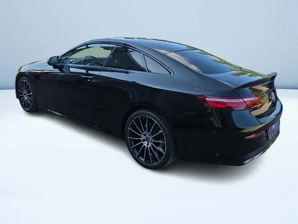 Usado Mercedes E400 Premium Plus 340 CV (250 kW) 2020 Negro Coupe