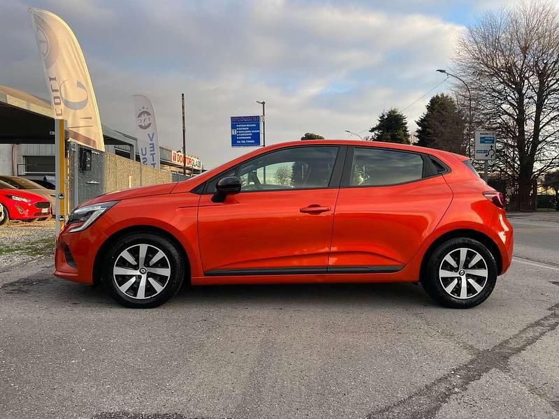 Usata Renault Clio V SE 67 CV (49 kW) 2023 Arancione Berlina