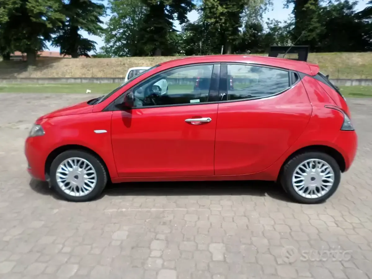 Usata Lancia Ypsilon 69 CV (50 kW) 2017 Rosso Utilitaria