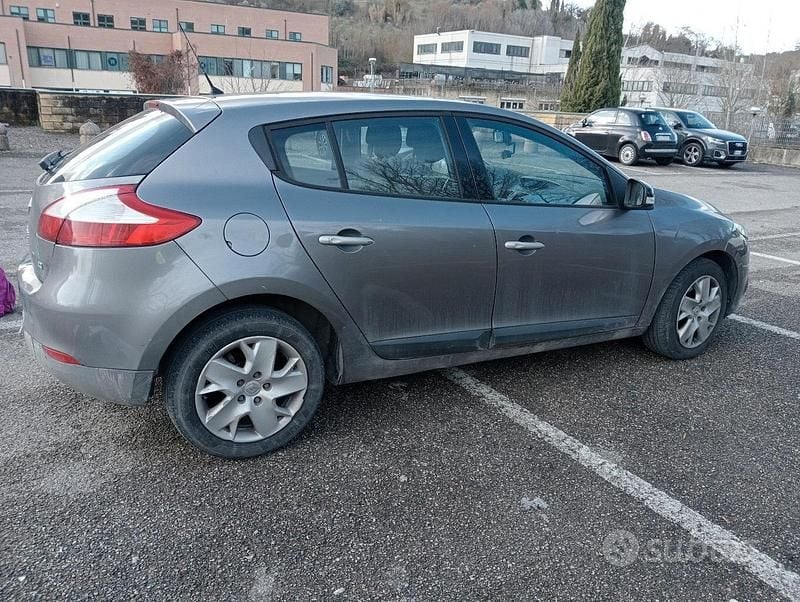 Usata Renault Mégane 110 CV (80 kW) 2011 Grigio Berlina