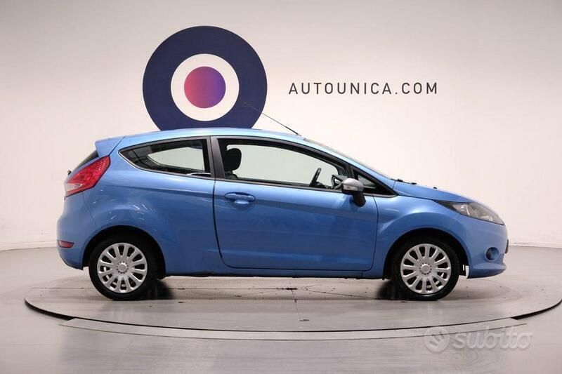 Begagnad Ford Fiesta 82 HK (60 kW) 2011 Blå Halvkombi