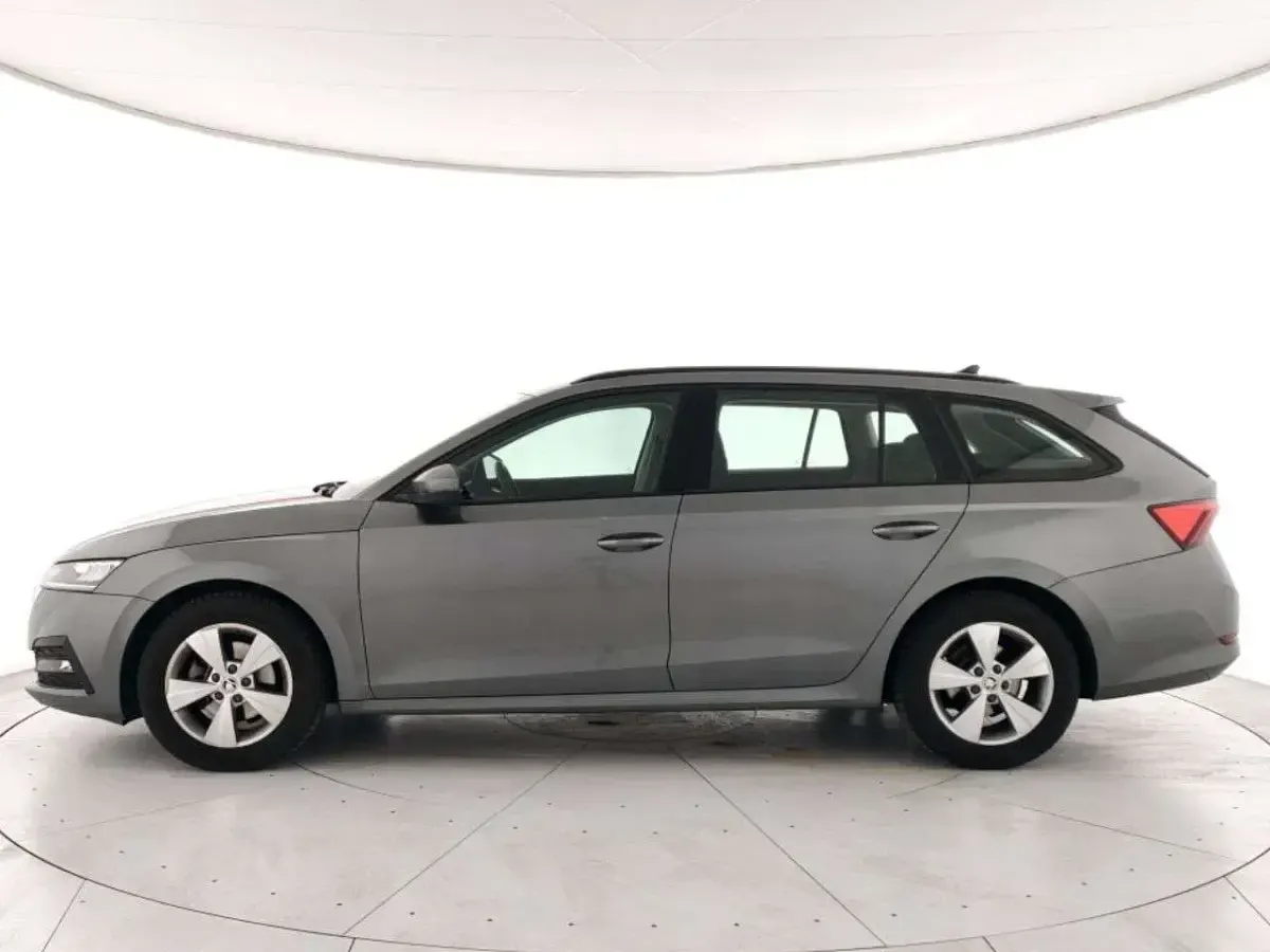 Usata Skoda Octavia G-TEC Executive 131 CV (96 kW) 2022 Asteroid grey Station wagon