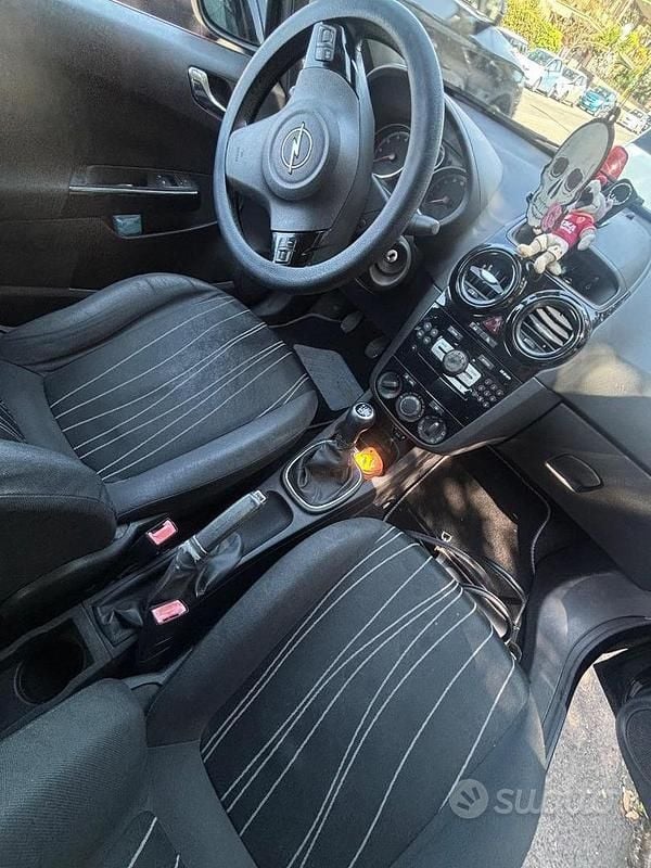 Usata Opel Corsa 80 CV (58 kW) 2010 Nero Utilitaria