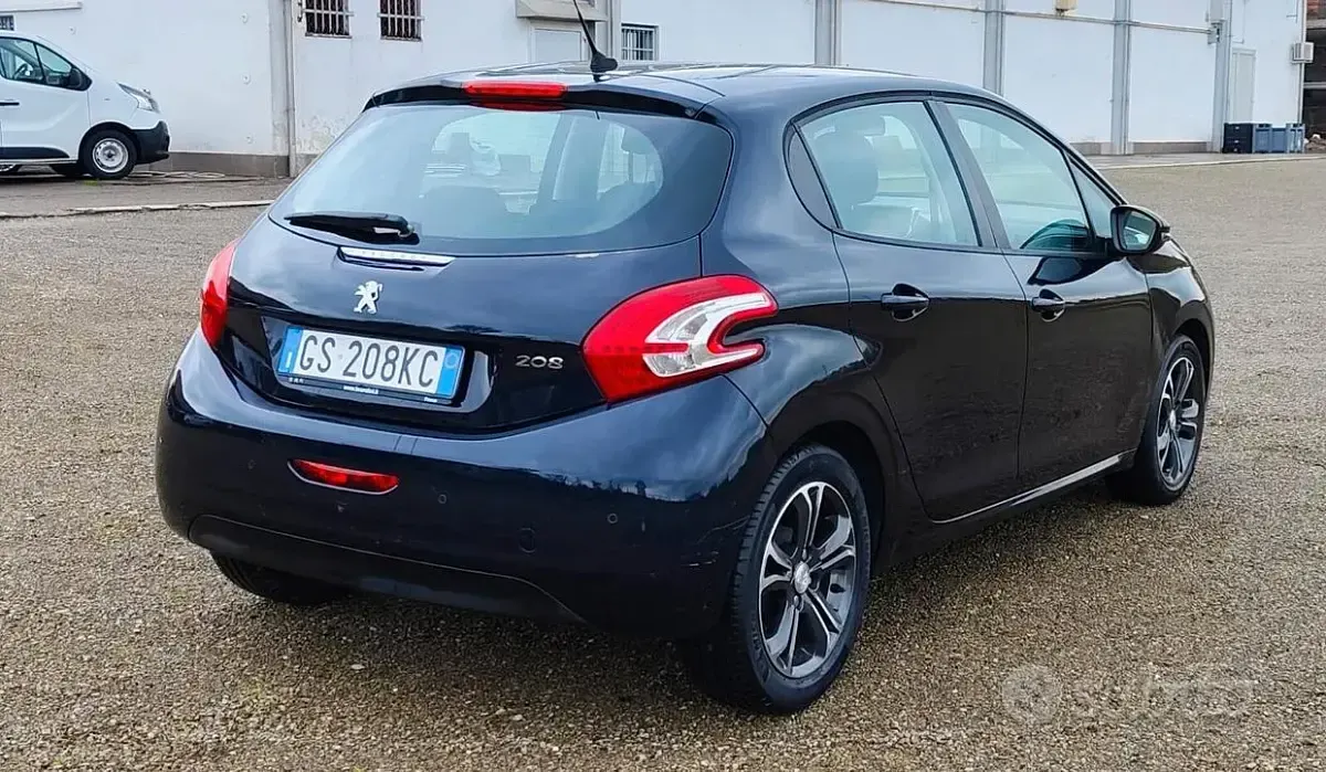 Usata Peugeot 208 Allure 82 CV (60 kW) 2014 Blu Utilitaria