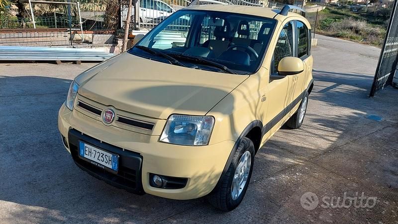 Usata Fiat Panda 4x4 Climbing 74 CV (54 kW) 2011 Giallo Utilitaria