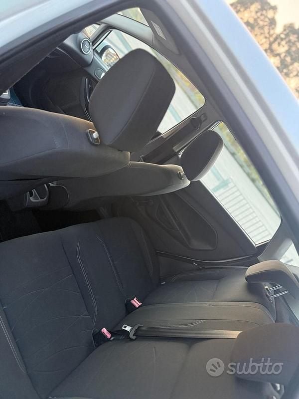 Usata Ford Fiesta 75 CV (55 kW) 2014 Bianco Utilitaria