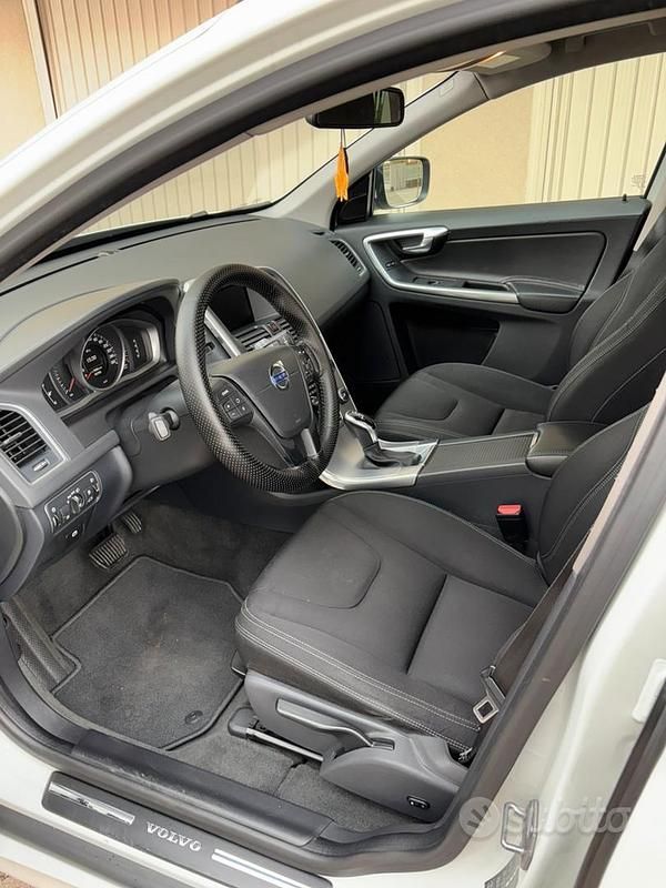 Usata Volvo XC60 150 CV (110 kW) 2016 Bianco SUV