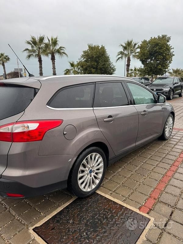 Usata Ford Focus Titanium 2011 Grigio Station wagon