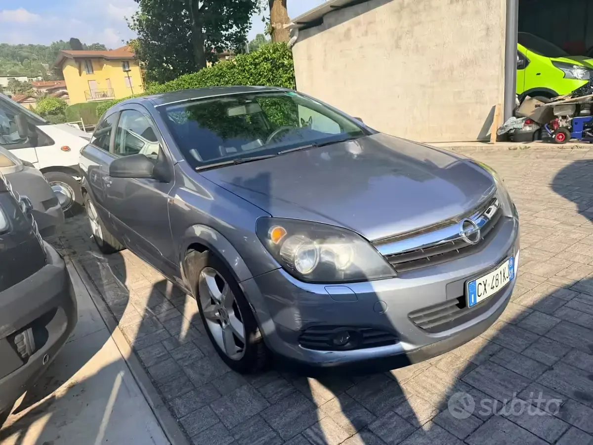 Usata Opel Astra GTC Sport 120 CV (88 kW) 2005 Bluazzurro Berlina