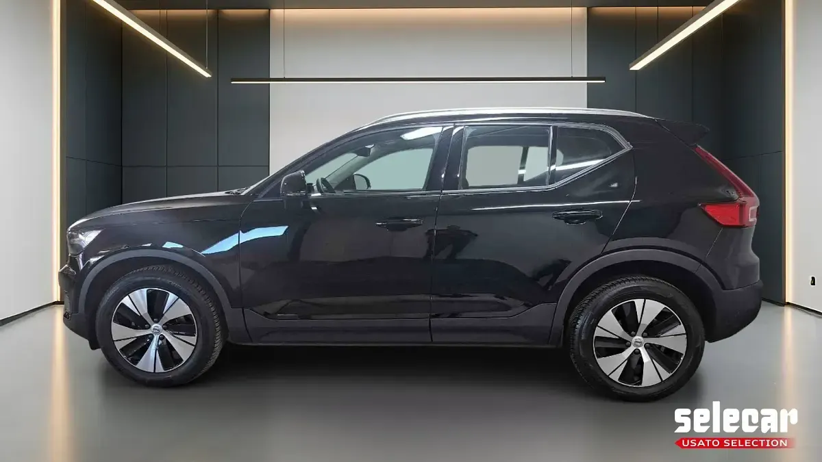 Usata Volvo XC40 Momentum 163 CV (119 kW) 2022 Bi4j nero avana metallizzato SUV