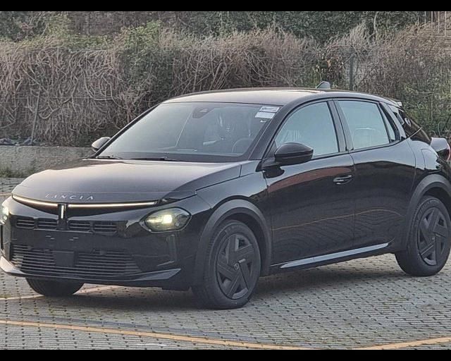 Nuova Lancia Ypsilon 100 CV (73 kW) 2025 Nero Utilitaria