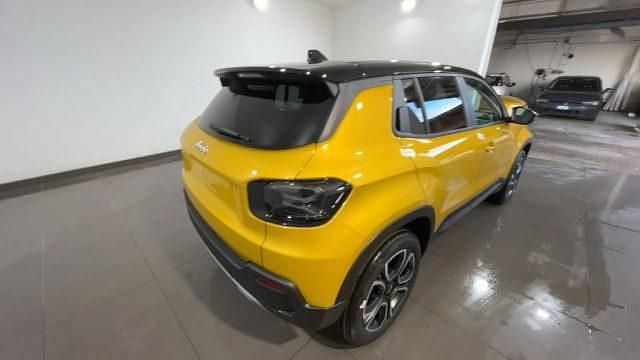 Nuova Jeep Avenger Summit 101 CV (74 kW) 2025 Oro SUV