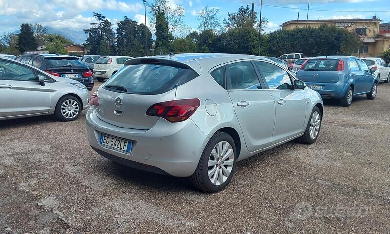 Usato 2011 Opel Astra 1.4 Benzin 100 CV (4.500 €)