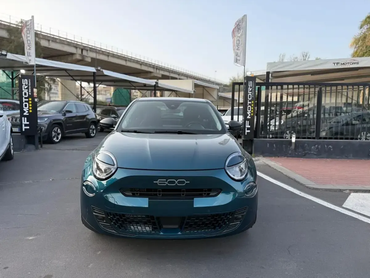 Nuova Fiat 600 Icon 100 CV (73 kW) 2026 Blu SUV