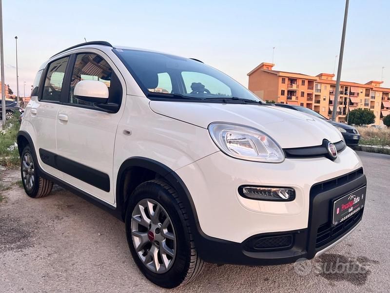 Usata Fiat Panda 4x4 S 86 CV (63 kW) 2016 Bianco Utilitaria