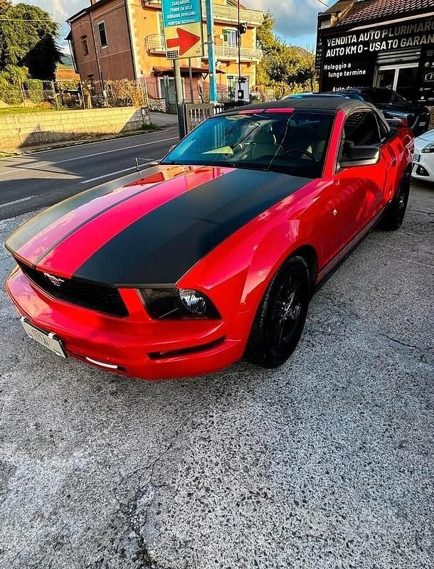 Usata Ford Mustang 204 CV (150 kW) 2005 Rosso Cabrio