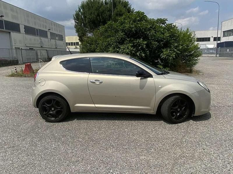 Second-hand Alfa Romeo MiTo 105 CP (77 kW) 2010 Galben Hatchback