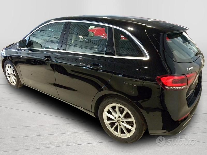 Usata Mercedes 220 2020 Nero Monovolume