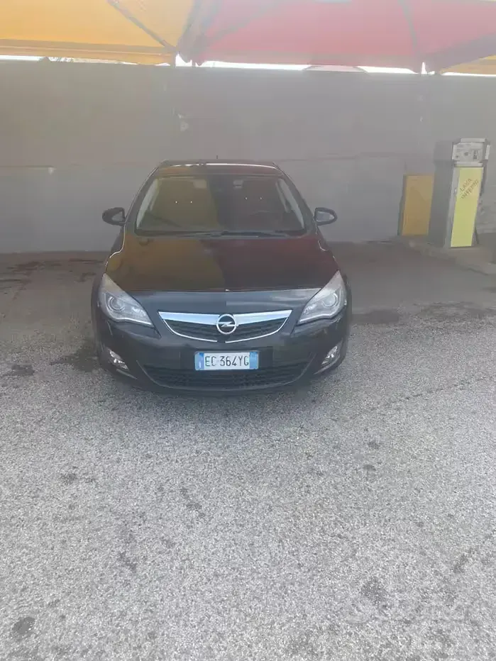 Usata Opel Astra Cosmo 125 CV (91 kW) 2010 Berlina
