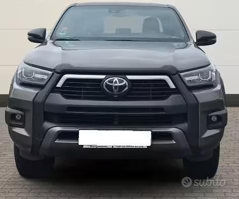 Usata Toyota HiLux 204 CV (150 kW) 2023 Marrone Pick-up