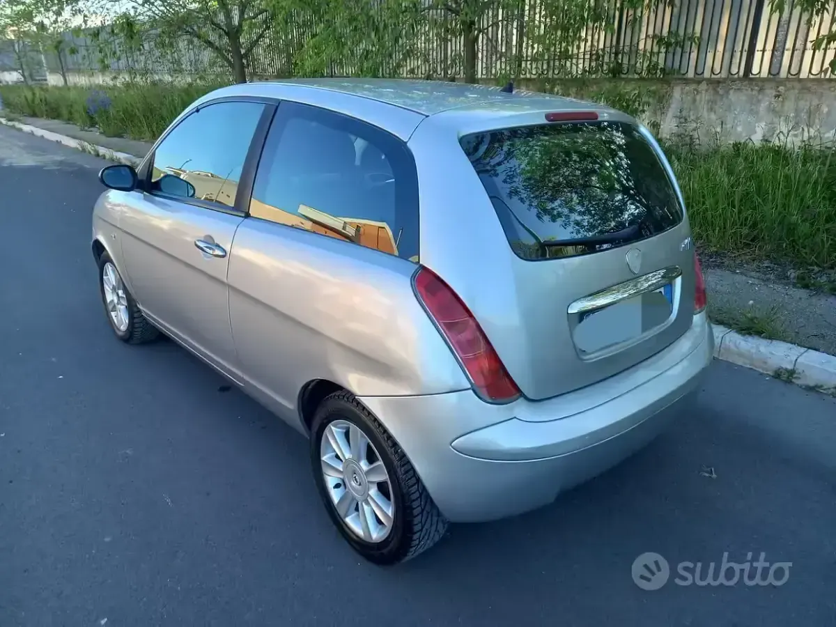 Gebraucht Lancia Ypsilon 69 PS (50 kW) 2004 Grau Kleinwagen