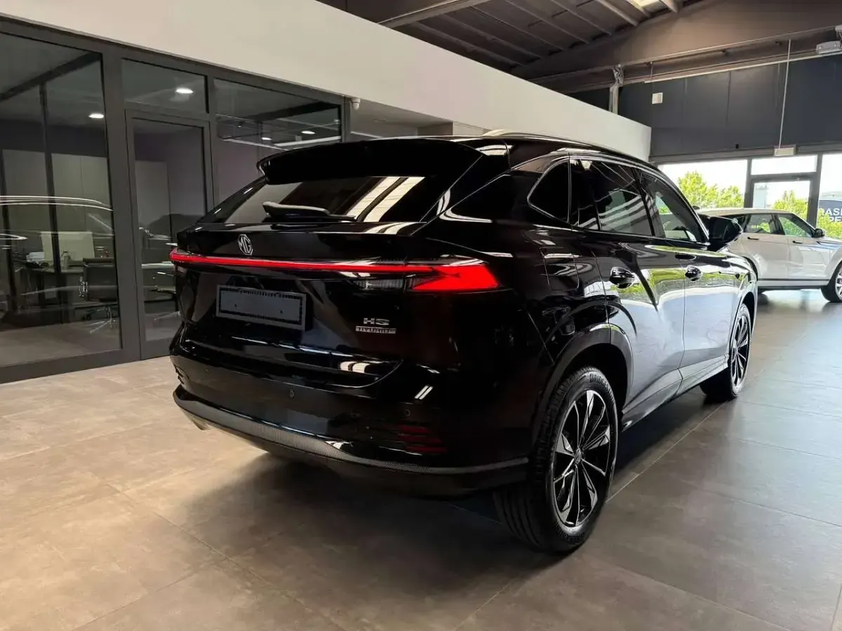 Nuova MG HS Luxury 143 CV (105 kW) 2026 Nero SUV