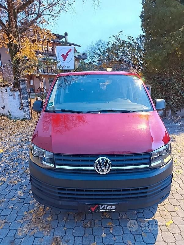Begagnad VW Multivan 102 HK (75 kW) 2016 Röd Minibuss