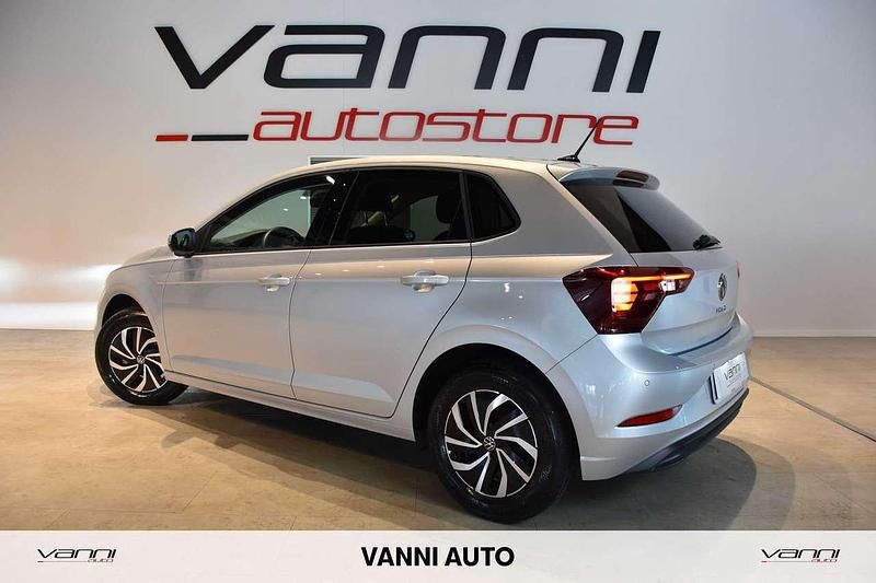 Usata VW Polo Life 80 CV (58 kW) 2023 Argento Utilitaria